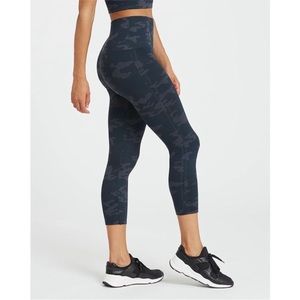 Spanx Look At Me Now Black Camo High Waisted Crop Leggings Size Large